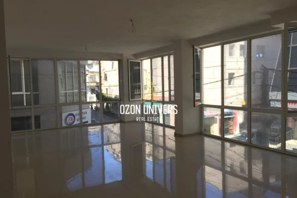 2 Ambiente Biznesi për shitje tek Porti, Durrës