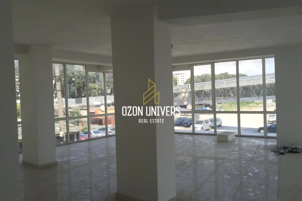 2 Ambiente Biznesi per shitje tek Porti, Durres