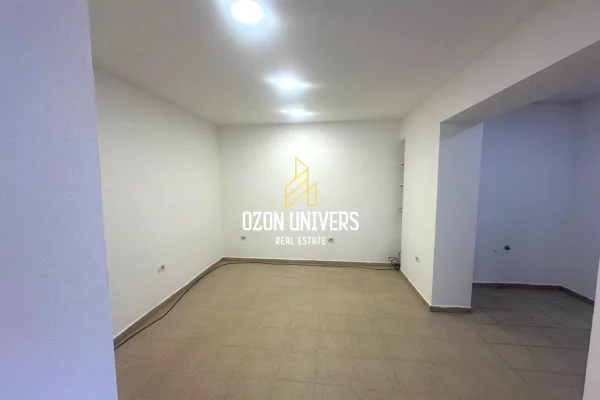 Ambient per zyra tek Komuna e Parisit!