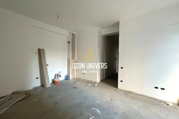 Shtepi ne shitje Apartament ne Tirane, 2+1, Mobilimi Bosh, pa mobiluar, Pagesa 195,000  Euro.