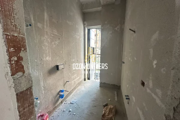 Shtepi ne shitje Apartament ne Tirane, 2+1, Mobilimi Bosh, pa mobiluar, Pagesa 195,000  Euro.