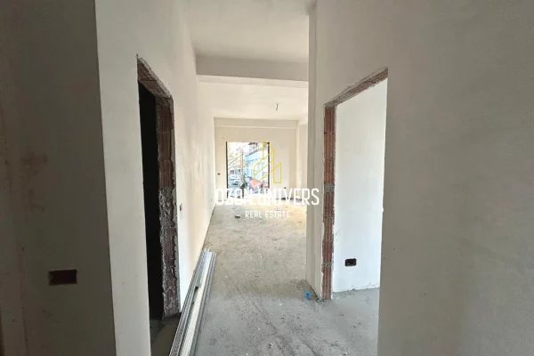 Shtepi ne shitje Apartament ne Tirane, 2+1, Mobilimi Bosh, pa mobiluar, Pagesa 199,000  Euro.