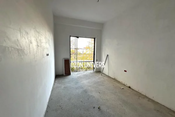 Shtepi ne shitje Apartament ne Tirane, 2+1, Mobilimi Bosh, pa mobiluar, Pagesa 199,000  Euro.
