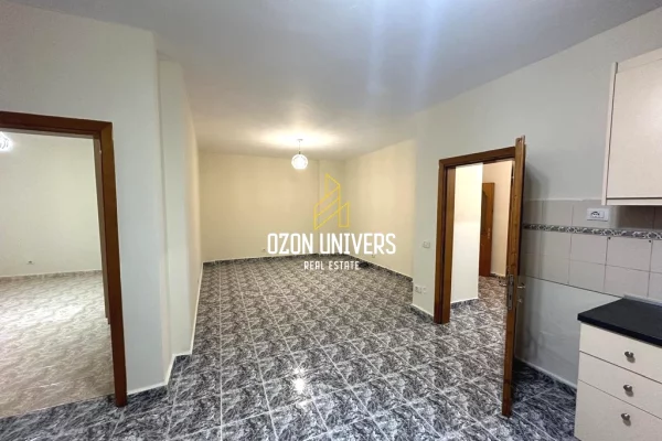 Shtepi me qera Apartament ne Tirane, 3+1, Mobilimi Bosh, pa mobiluar, Pagesa 600  Euro.