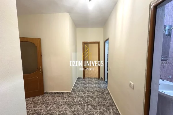Shtepi me qera Apartament ne Tirane, 3+1, Mobilimi Bosh, pa mobiluar, Pagesa 600  Euro.