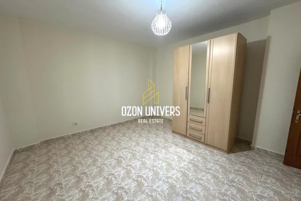 Shtepi me qera Apartament ne Tirane, 3+1, Mobilimi Bosh, pa mobiluar, Pagesa 600  Euro.