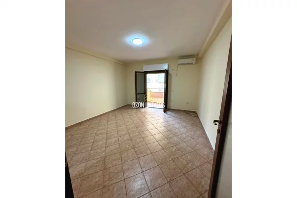 Jepet me qira apartament 2+1+2, tek Komuna e Parisit!
