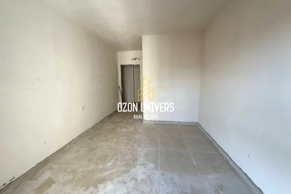 Shtepi ne shitje Apartament ne Tirane, 2+1, Mobilimi Bosh, pa mobiluar, Pagesa 125,000  Euro.