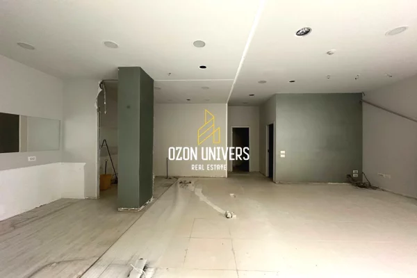 Ambient biznesi për qira tek Liqeni i Thatë!