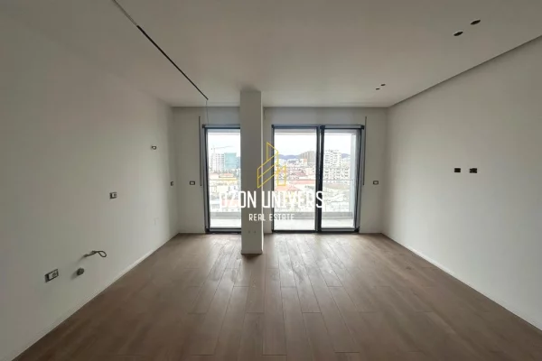 Ambient Biznesi + parking për qira, në Don Bosko!