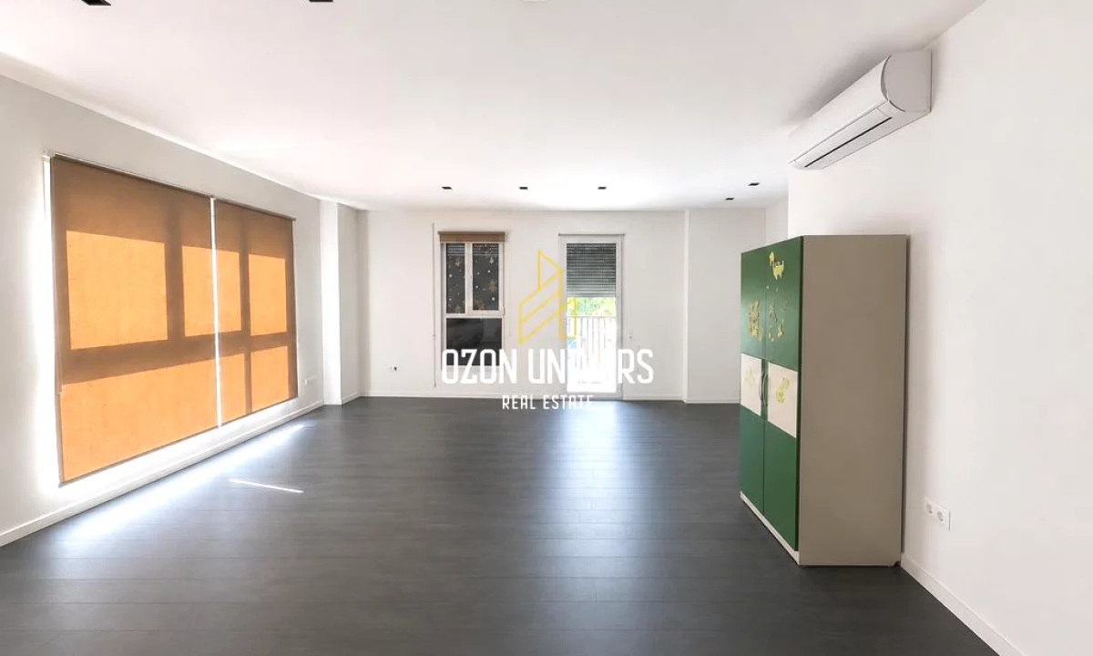 Shtepi me qera Apartament ne Tirane, Garsoniere, Mobilimi Bosh, pa mobiluar, Pagesa 700  Euro.