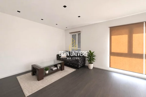 Shtepi me qera Apartament ne Tirane, Garsoniere, Mobilimi Bosh, pa mobiluar, Pagesa 700  Euro.