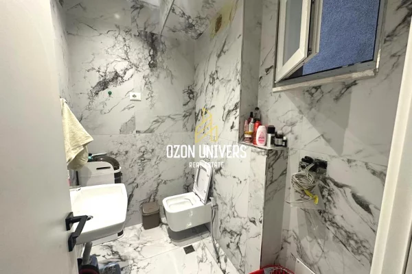 Shtepi me qera Apartament ne Tirane, Garsoniere, Mobilimi Bosh, pa mobiluar, Pagesa 700  Euro.