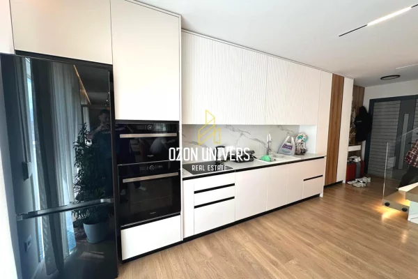 Shtepi ne shitje Duplex(shtepi me 2 kate) ne Tirane, 3+1, Mobilimi E mobiluar, Pagesa 475,000  Euro.