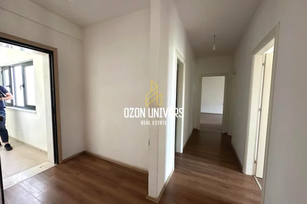 Shtepi me qera Apartament ne Tirane, 3+1, Mobilimi Bosh, pa mobiluar, Pagesa 70,000  Leke.