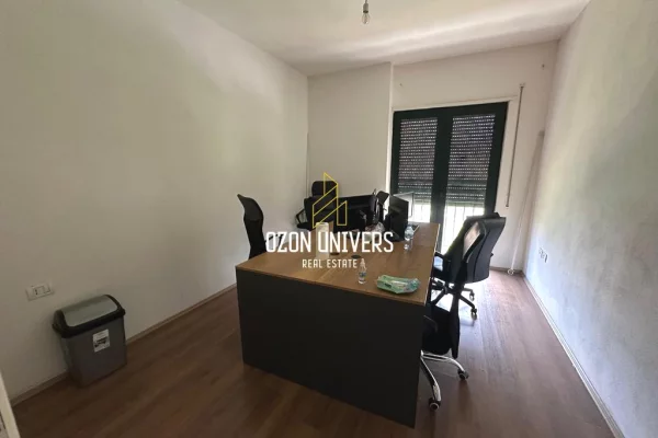 Shtepi me qera Apartament ne Tirane, 3+1, Mobilimi Bosh, pa mobiluar, Pagesa 70,000  Leke.