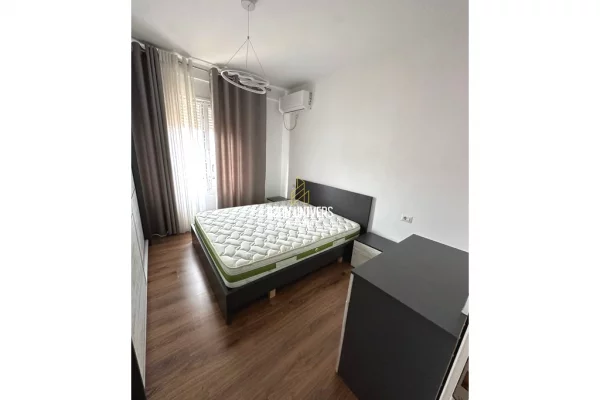 Shtepi me qera Apartament ne Tirane, 2+1, Mobilimi E mobiluar, Pagesa 55,000  Leke.