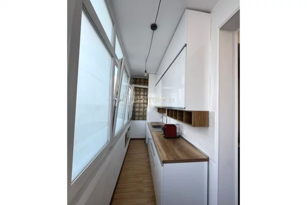 Shitet Apartament 1+1 në Rrugën Mine Peza, pranë Kafe Flora