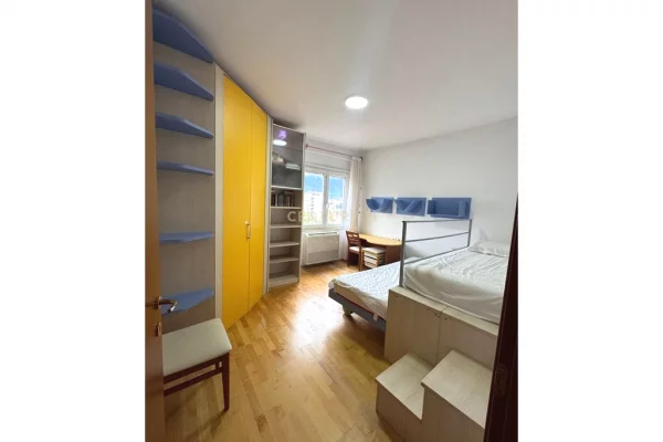 Appartamento in affitto a Tirana 2+1, Arredato