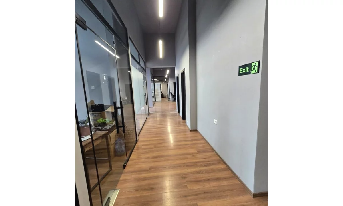 Jepet me qira Ambjent zyrash Premium ne zonen Ali Demi.Kati Fundit