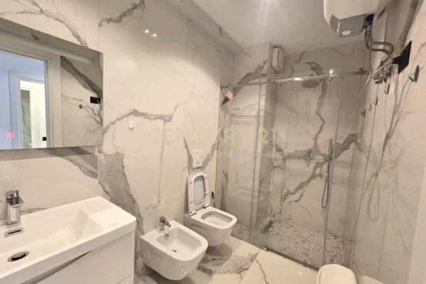 Shtepi ne shitje Apartament ne Tirane, 2+1, Mobilimi E mobiluar, Pagesa 325,600  Euro.