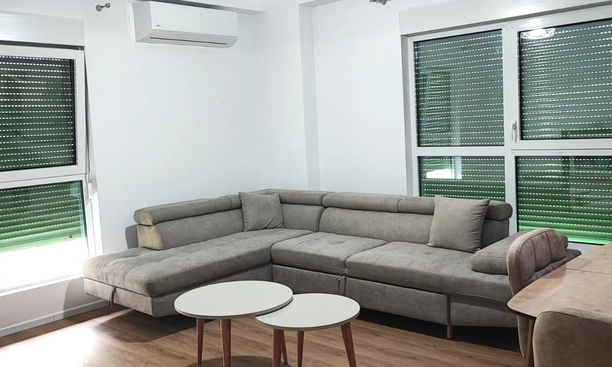 Shtepi me qera Apartament ne Tirane, 2+1, Mobilimi E mobiluar, Pagesa 50,000  Leke.