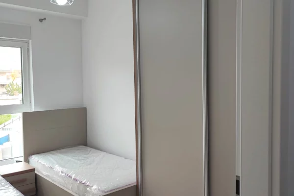 Shtepi me qera Apartament ne Tirane, 2+1, Mobilimi E mobiluar, Pagesa 50,000  Leke.