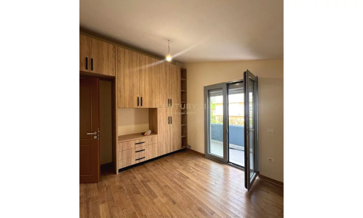 Shtepi me qera Apartament ne Tirane, 2+1, Mobilimi Pjeserisht e mobiluar, Pagesa 600  Euro.