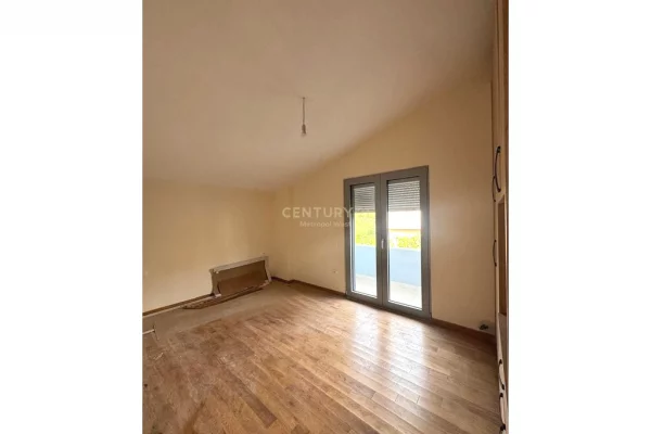 Shtepi me qera Apartament ne Tirane, 2+1, Mobilimi Pjeserisht e mobiluar, Pagesa 600  Euro.