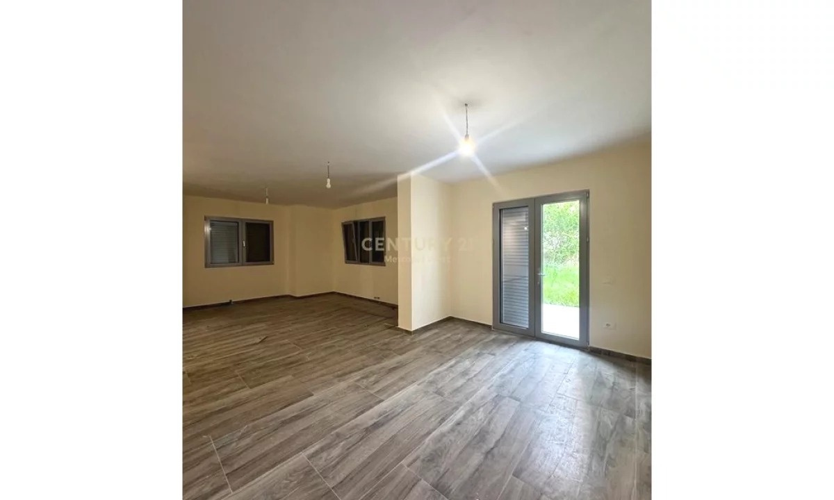 Shtepi me qera Apartament ne Tirane, 2+1, Mobilimi Pjeserisht e mobiluar, Pagesa 700  Euro.