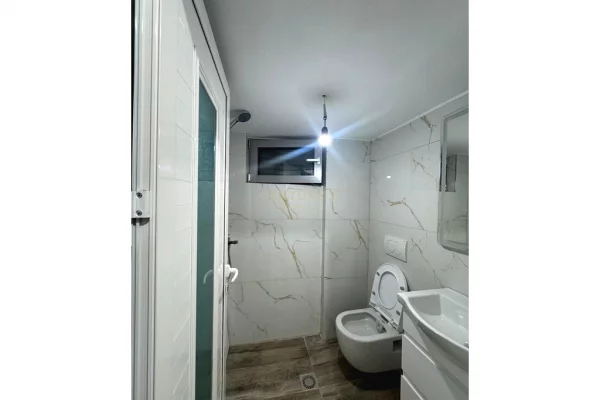 Shtepi me qera Apartament ne Tirane, 2+1, Mobilimi Pjeserisht e mobiluar, Pagesa 700  Euro.