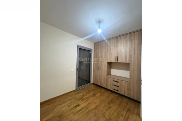 Shtepi me qera Apartament ne Tirane, 2+1, Mobilimi Pjeserisht e mobiluar, Pagesa 700  Euro.