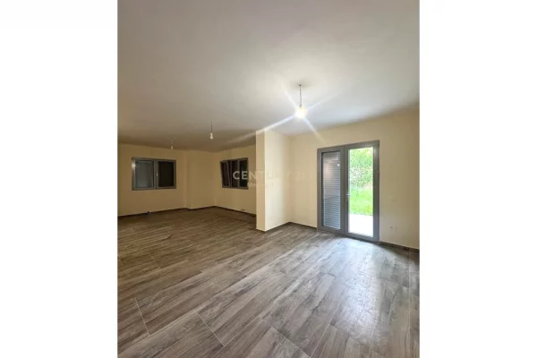 Shtepi me qera 2+1 ne Tirane - 700 Euro