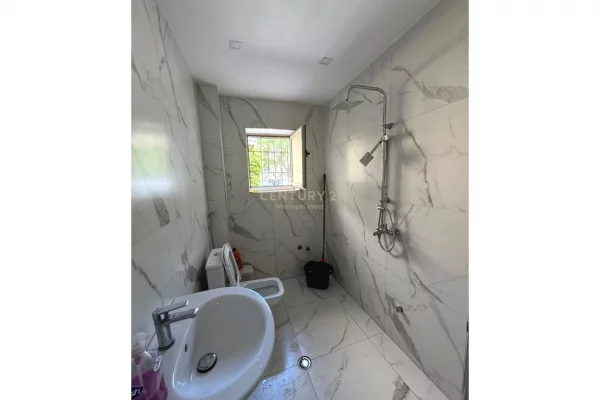 Ambient Biznesi (Nails Room) per Qira, Shkolla e Baletit!