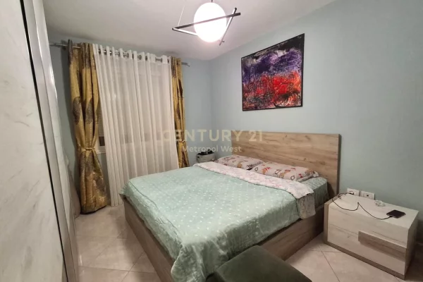 Shtepi ne shitje Apartament ne Tirane, 2+1, Mobilimi E mobiluar, Pagesa 151,000  Euro.