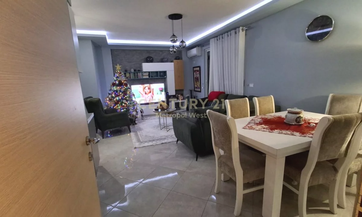 Shtepi ne shitje Apartament ne Tirane, 2+1, Mobilimi E mobiluar, Pagesa 151,000  Euro.