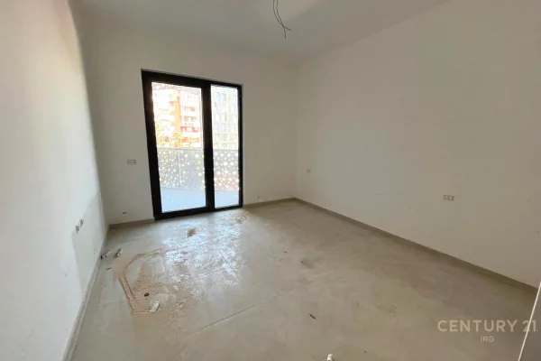 Shtepi ne shitje Apartament ne Tirane, 2+1, Mobilimi Bosh, pa mobiluar, Pagesa 240,000  Euro.
