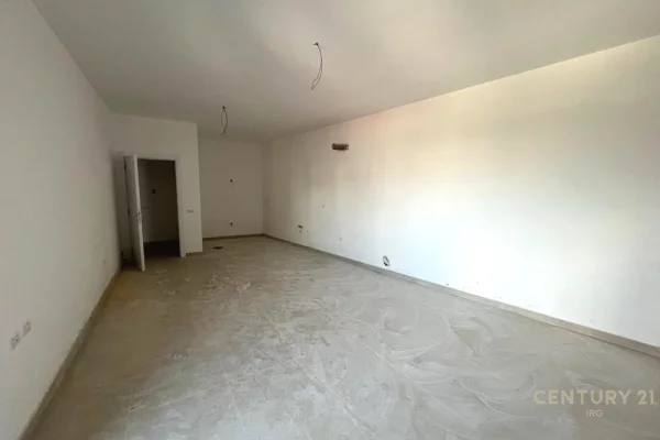 Shtepi ne shitje Apartament ne Tirane, 2+1, Mobilimi Bosh, pa mobiluar, Pagesa 240,000  Euro.