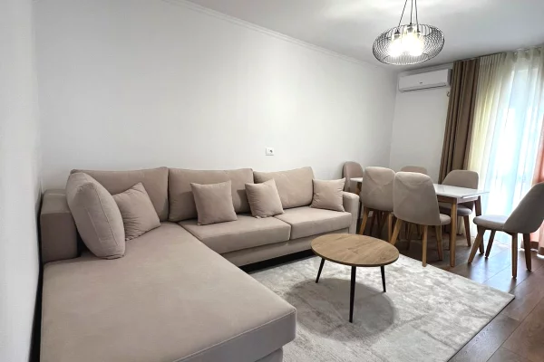 Shtepi me qera Apartament ne Tirane, 2+1, Mobilimi E mobiluar, Pagesa 700  Euro.