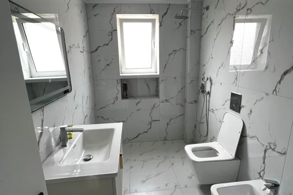 Shtepi me qera Apartament ne Tirane, 2+1, Mobilimi E mobiluar, Pagesa 700  Euro.