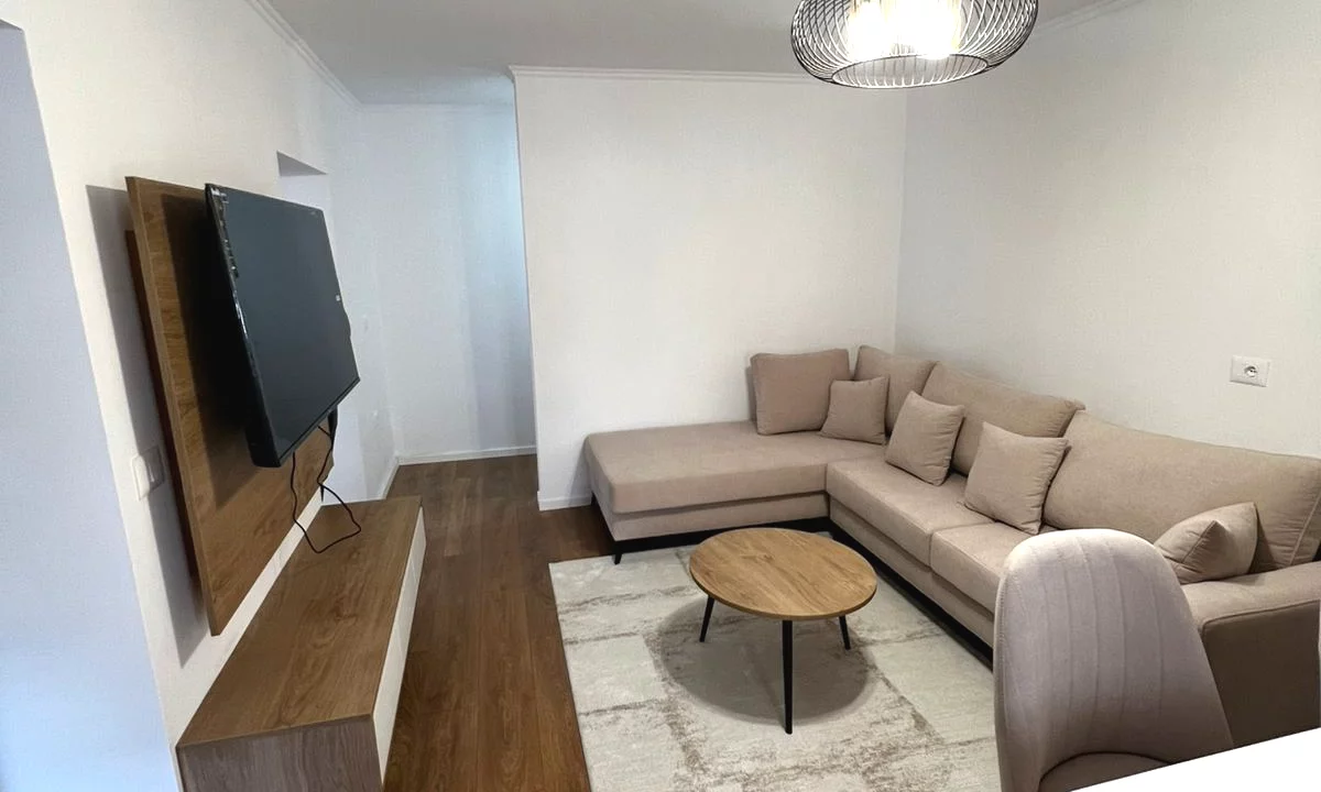 Shtepi me qera Apartament ne Tirane, 2+1, Mobilimi E mobiluar, Pagesa 700  Euro.