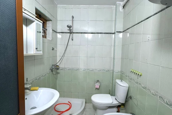 Shtepi me qera Apartament ne Tirane, 2+1, Mobilimi E mobiluar, Pagesa 50,000  Leke.