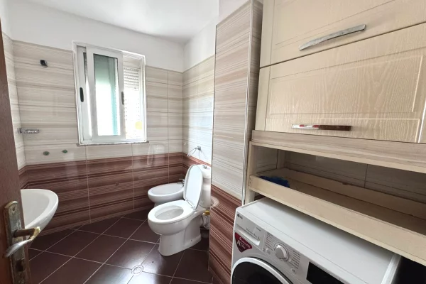 Shtepi me qera Apartament ne Tirane, 2+1, Mobilimi E mobiluar, Pagesa 50,000  Leke.