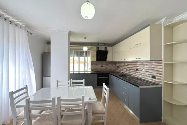 Shtepi me qera Apartament ne Tirane, 2+1, Mobilimi E mobiluar, Pagesa 50,000  Leke.
