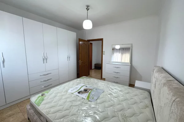 Shtepi me qera Apartament ne Tirane, 2+1, Mobilimi E mobiluar, Pagesa 50,000  Leke.