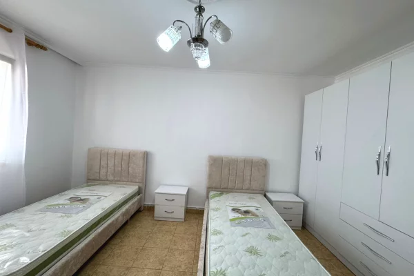 Shtepi me qera Apartament ne Tirane, 2+1, Mobilimi E mobiluar, Pagesa 50,000  Leke.