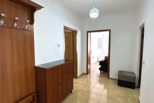 Shtepi me qera Apartament ne Tirane, 2+1, Mobilimi E mobiluar, Pagesa 50,000  Leke.