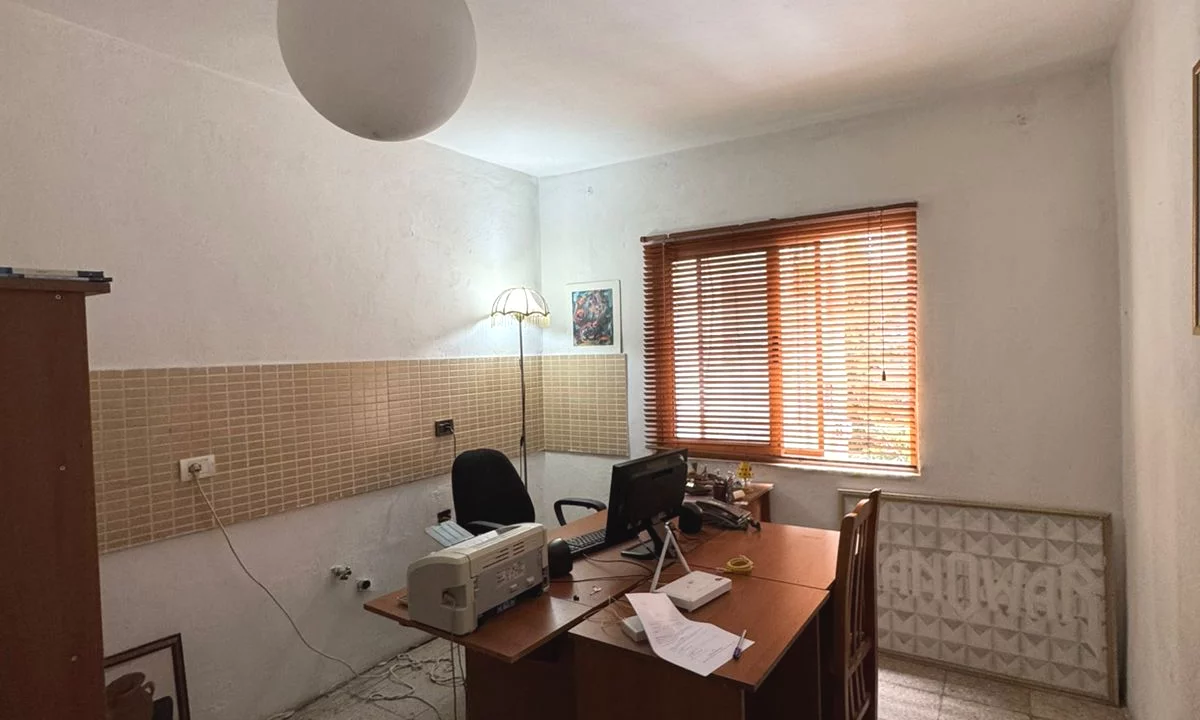 Zyre per qera te rruga Ali Visha