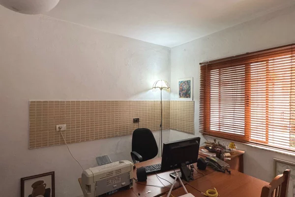Zyre per qera te rruga Ali Visha