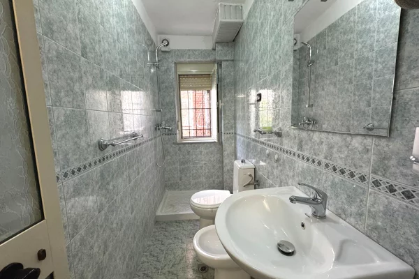Shtepi me qera Apartament ne Tirane, 1+1, Mobilimi E mobiluar, Pagesa 50,000  Leke.